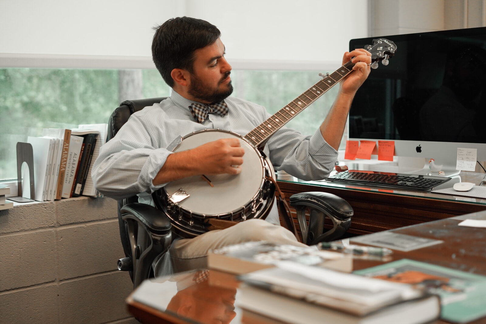 dr. matthew downs playing banjo