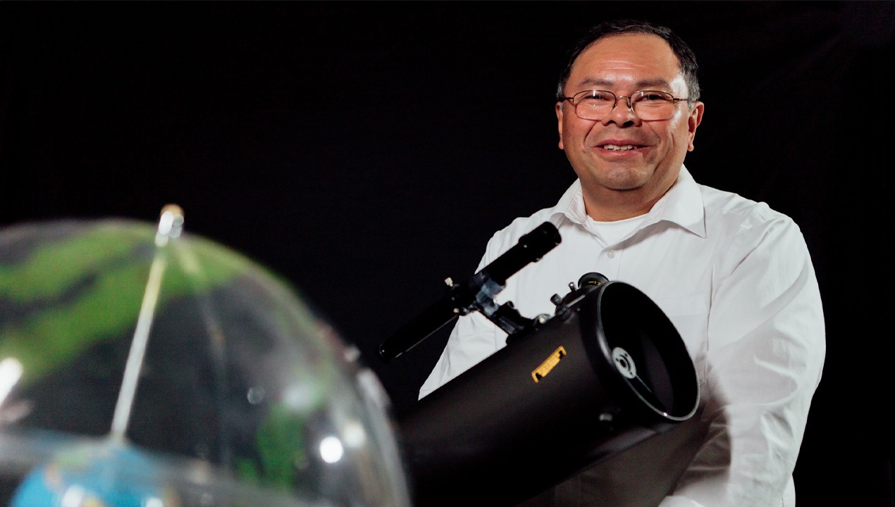 UM Physics Professor Salomon Itza in his element